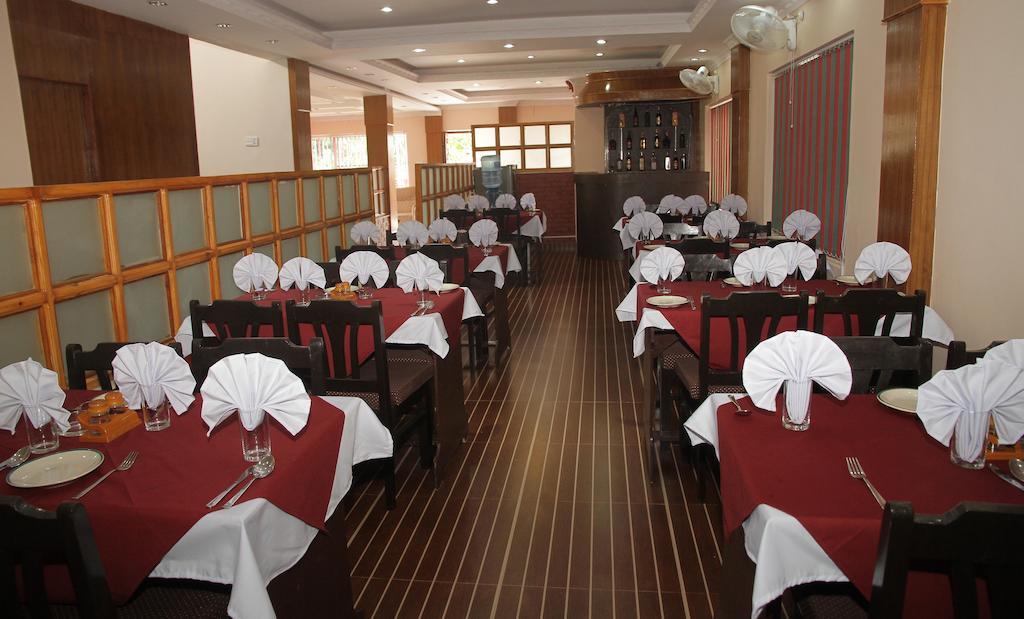 Hotel Center Lake Pokhara Esterno foto