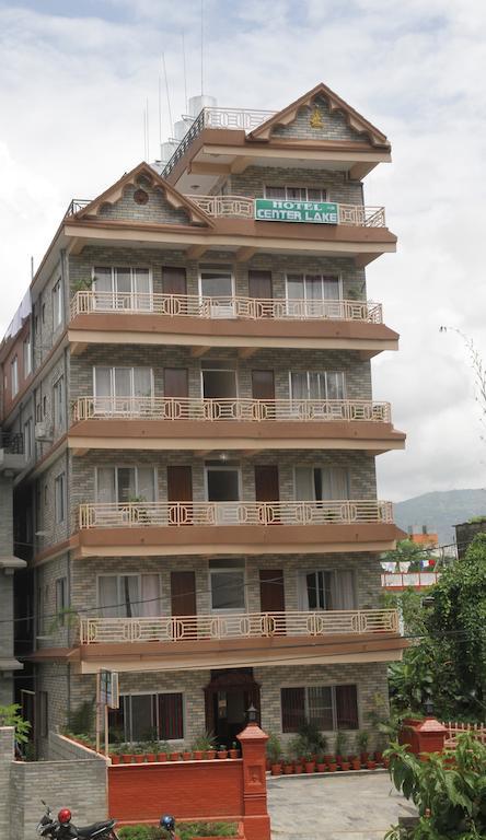 Hotel Center Lake Pokhara Esterno foto