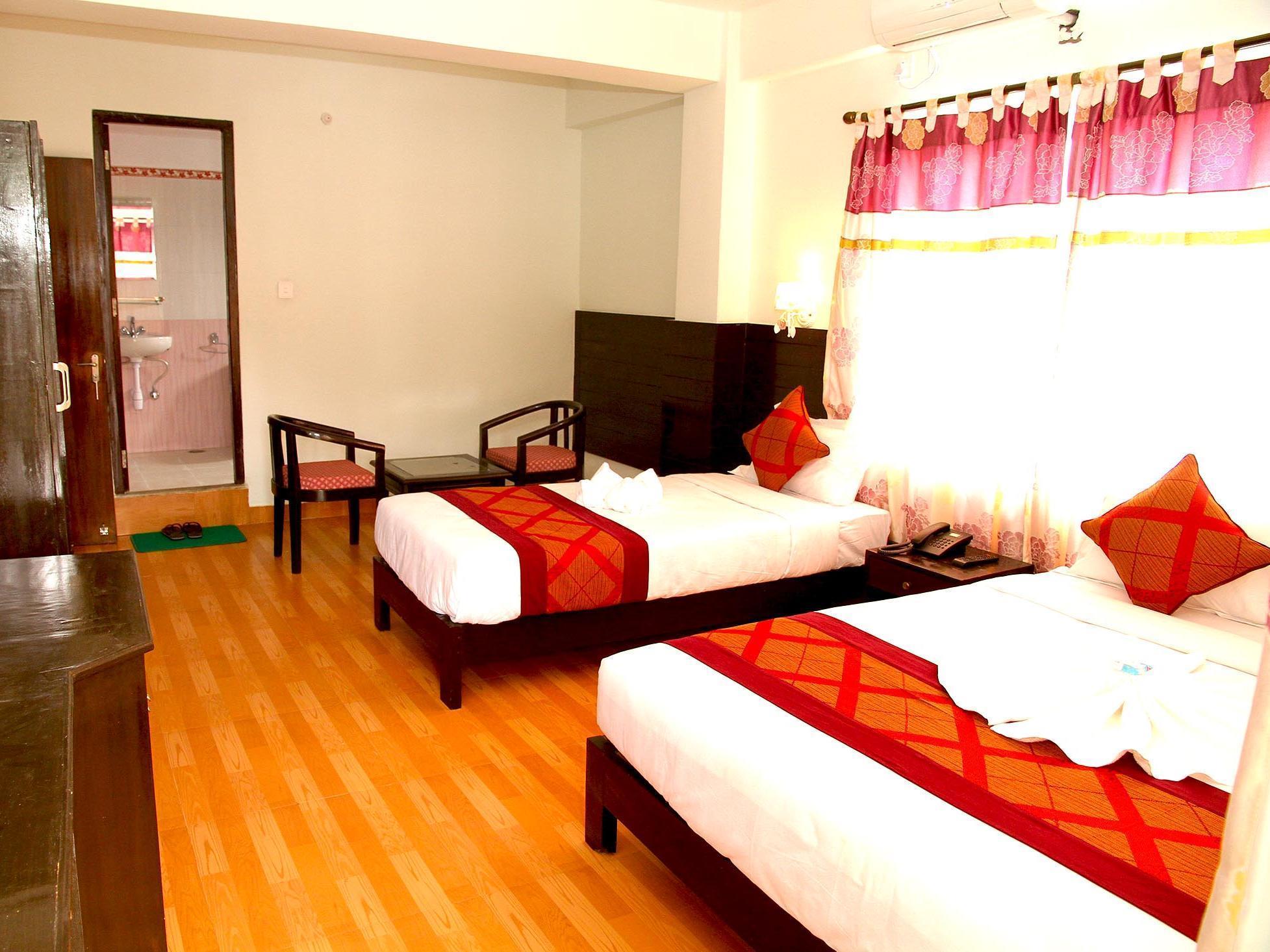 Hotel Center Lake Pokhara Esterno foto