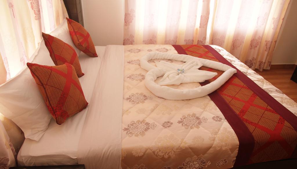 Hotel Center Lake Pokhara Esterno foto