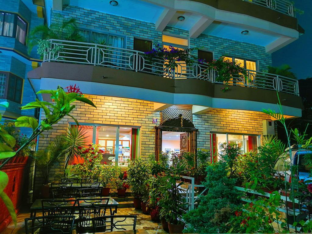 Hotel Center Lake Pokhara Esterno foto