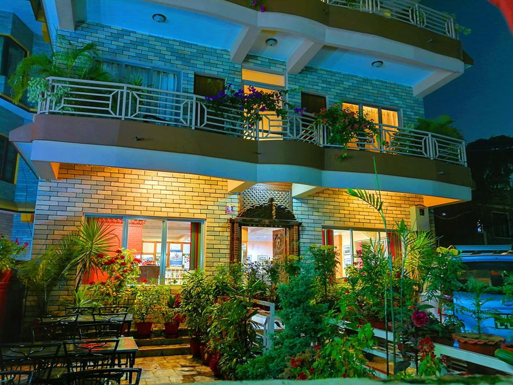 Hotel Center Lake Pokhara Esterno foto