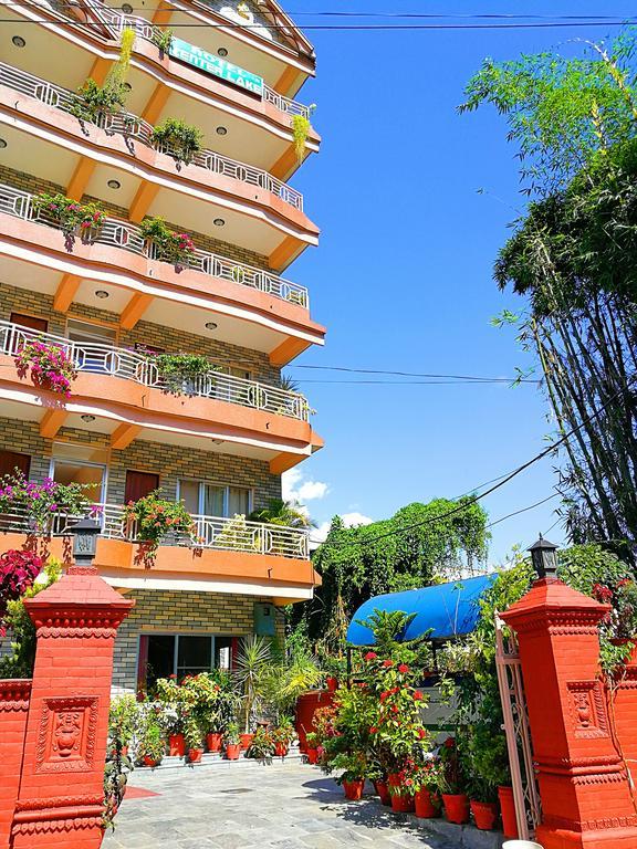 Hotel Center Lake Pokhara Esterno foto