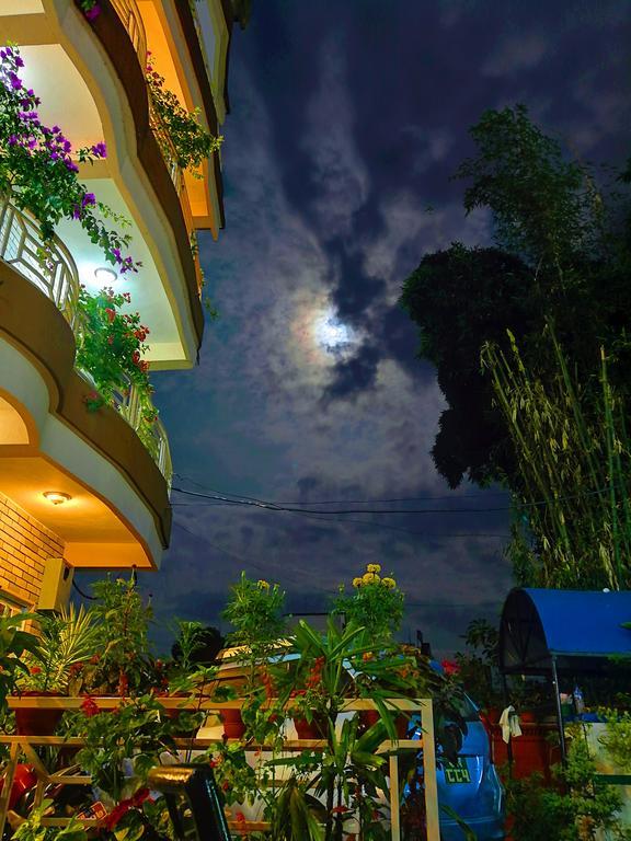 Hotel Center Lake Pokhara Esterno foto